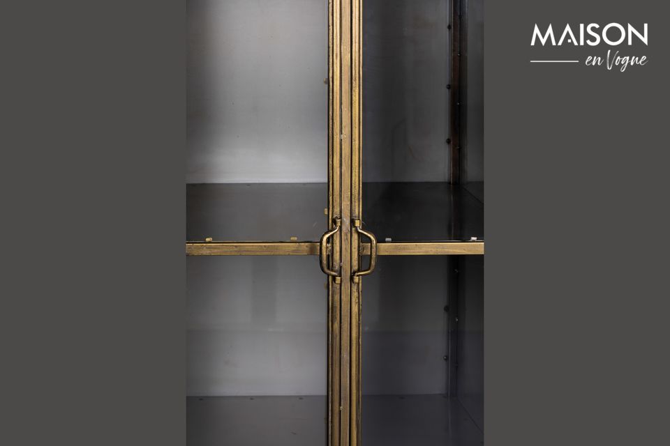 This showcase is inspired by the furniture that used to be found in doctors\' surgeries to store