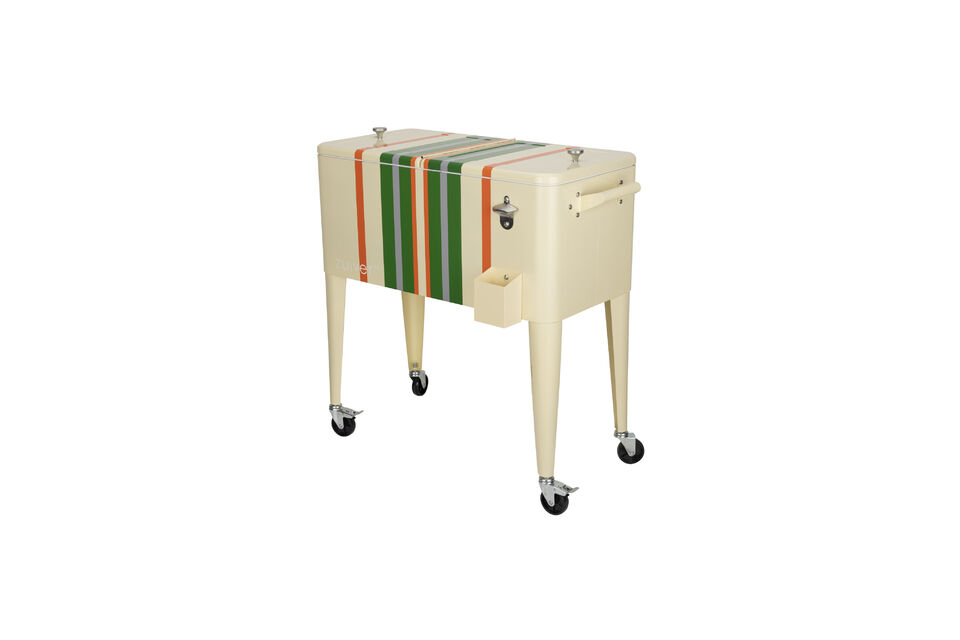 Deze koelbox verplaats je dankzij de wieltjes of handvatten gemakkelijk naar iedere gewenste plek