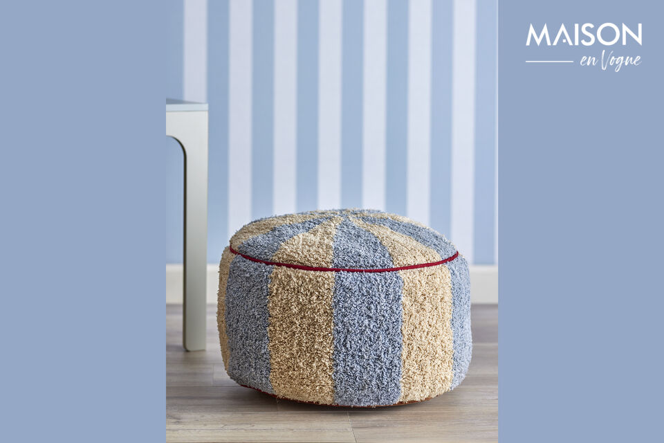 De Charoline poef van Bloomingville MINI is een zacht en decoratief woonaccessoire met een getuft