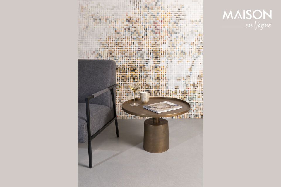 Elegance and functionality with the golden Mason table.