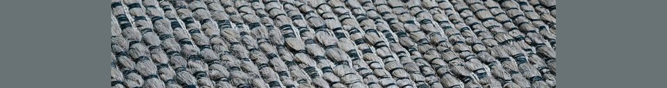 Mise en avant matière Grand tapis en tissu gris Mara