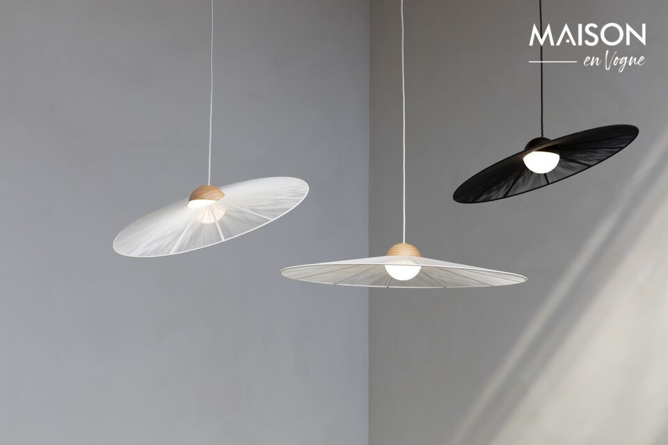 Plongez dans l\'élégance intemporelle avec la grande suspension en fer beige Belle Pendant