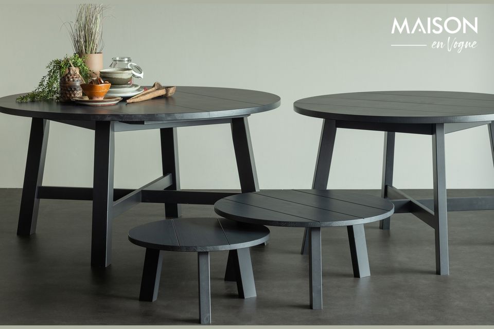 Cette table d\'appoint fait partie de la série de meubles Benson de la marque néerlandaise WOOD
