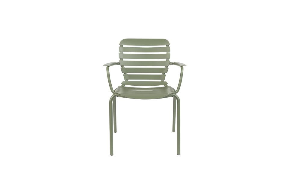 Its high-grade aluminum structure makes it sturdy enough to withstand the elements