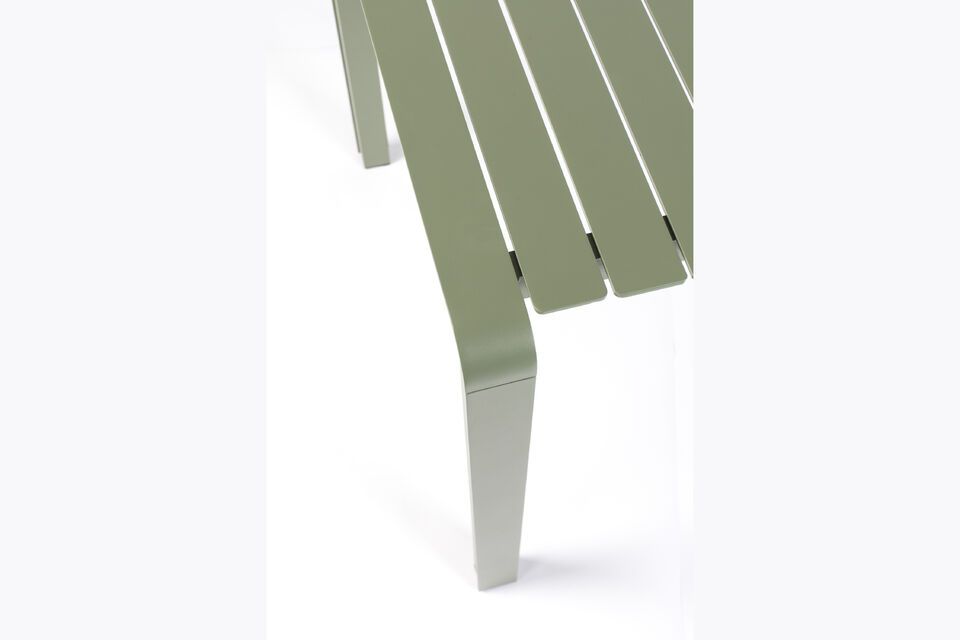 Available in two sizes, it\'s perfect for any terrace or garden
