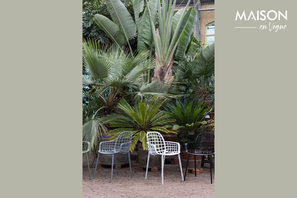 This product can be used both indoors and outdoors thanks to its design in resistant materials