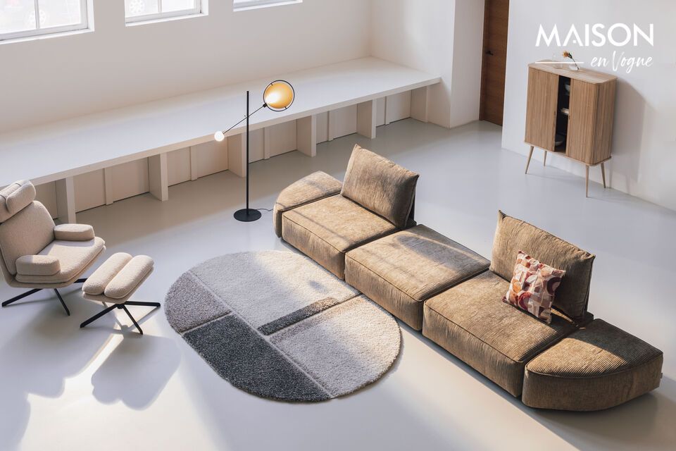 This deep green sofa in sumptuous ribbed fabric offers you the possibility of reconfiguring its