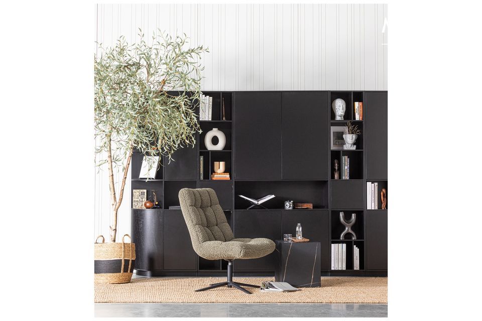 Make Job part of your workspace and enjoy the pleasure of sitting in a swivel chair that combines