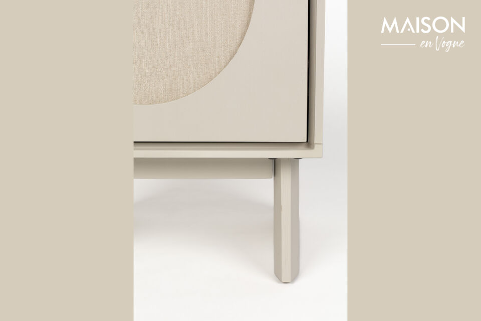 Made of high-quality acacia wood