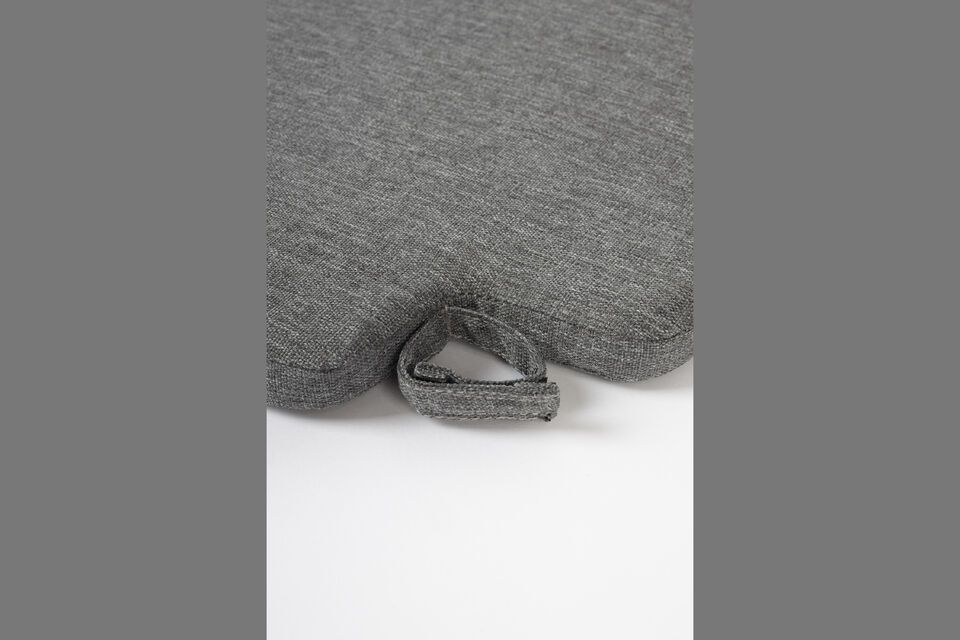 Available in a range of colors, this cushion goes perfectly with all our Friday garden chair models