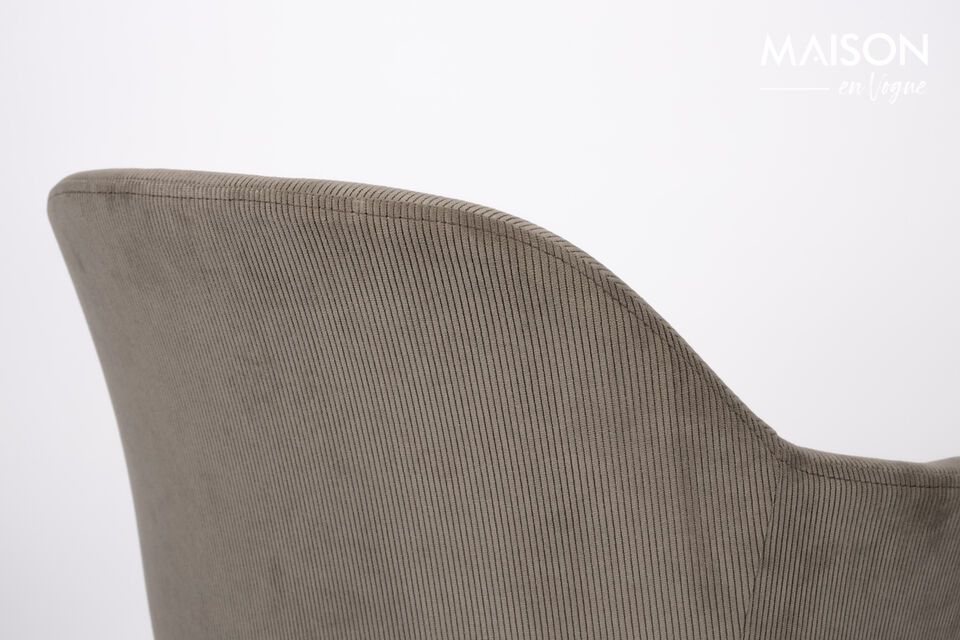 The Junzo Rib chair is not only attractive