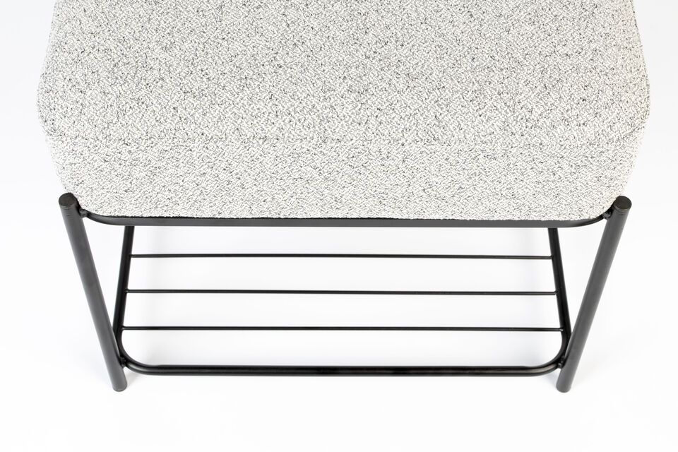 With its practical dimensions of 50 cm in length