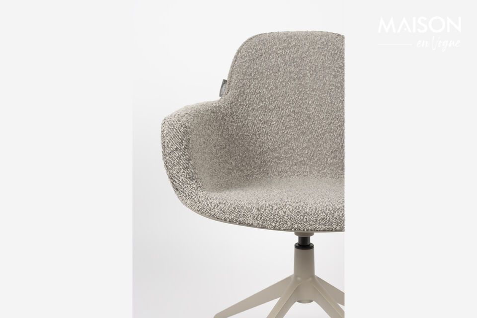 Available with or without armrests