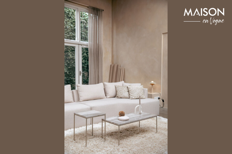 Each table is unique for its own veins and hues, thanks to the characteristic marble top