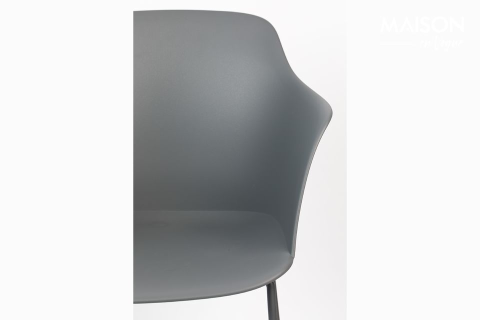 It harmoniously complements interior furnishings or the winter garden, but cannot be used outdoors