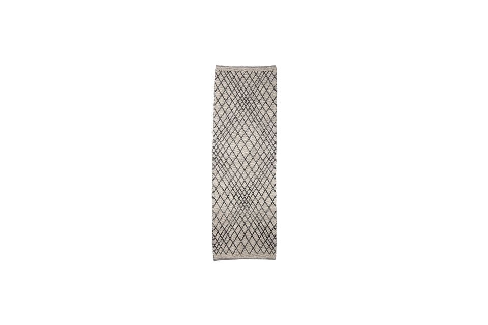 Modern carpet with dense and thick pile of 2,5 cm with decorative pattern
