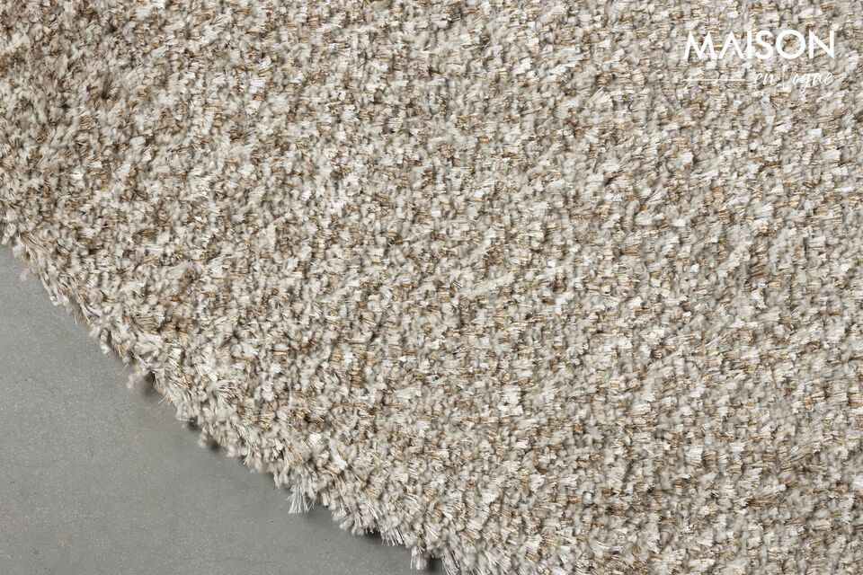 Its combination of flat weave and high pile creates a captivating geometric pattern that brings