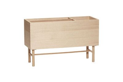 Ground light oak veneer planter