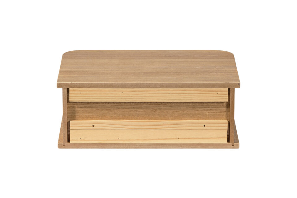 Features Poplar wood is known for its straight grain markings and even structure