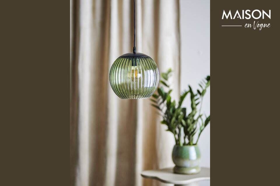 De Sybia hanglamp van Bloomingville is een elegante plafondlamp van geribbeld glas met een zachte