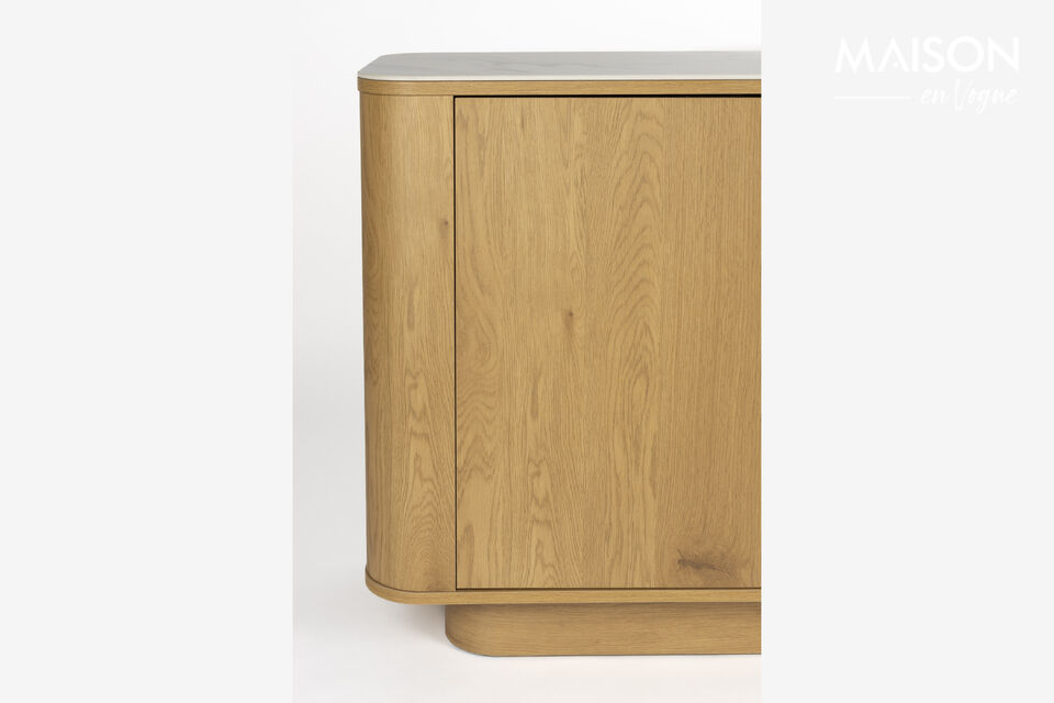 Dank des durchdachten Designs mit großzügigen Stauraummöglichkeiten behalten Sie Ihr Interieur