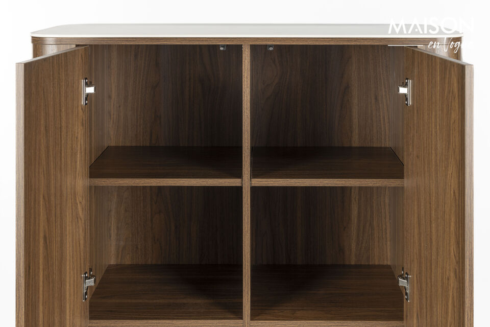Dankzij het slimme ontwerp met ruime opbergmogelijkheden houd je je interieur overzichtelijk en