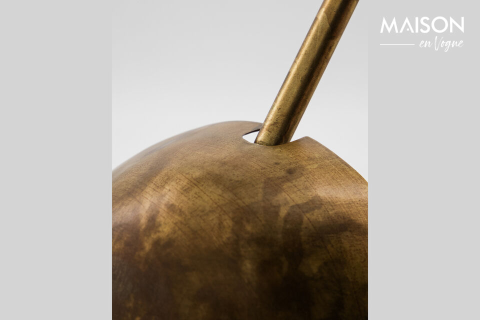 Ideal for creating a cosy atmosphere, its indirect light beautifully illuminates your walls