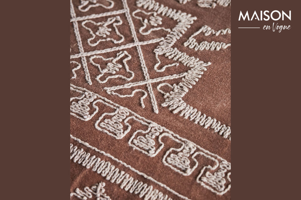 The camel-coloured embroidery perfectly complements the cushion cover