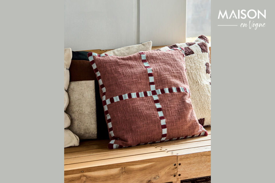 Das Design zeichnet sich durch weiches Baumwollmaterial und einen markanten Querstreifen aus und