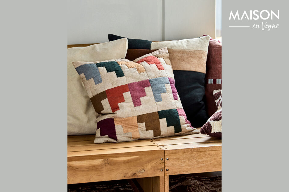 This cushion cover instantly brightens your sofa or bed with its handprinted