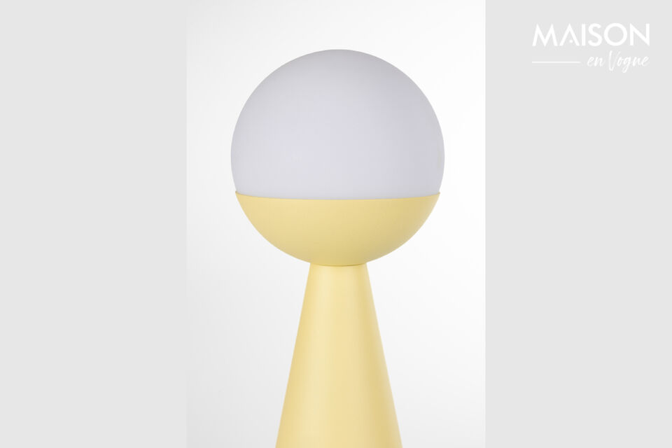 La forma accattivante e il metallo spazzolato le conferiscono un aspetto giocoso