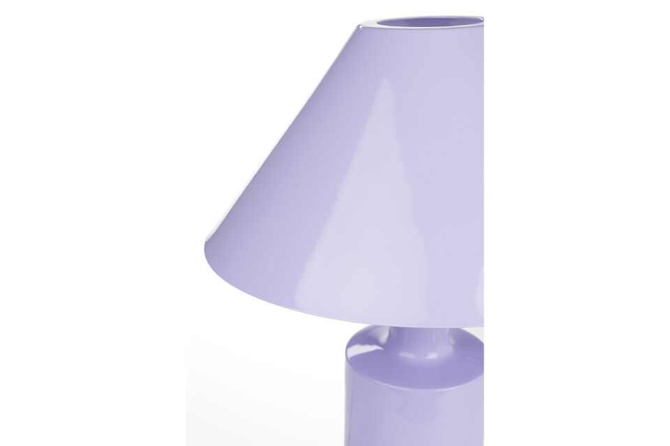 La lampada è dotata di un cavo da 200 cm con interruttore on/off