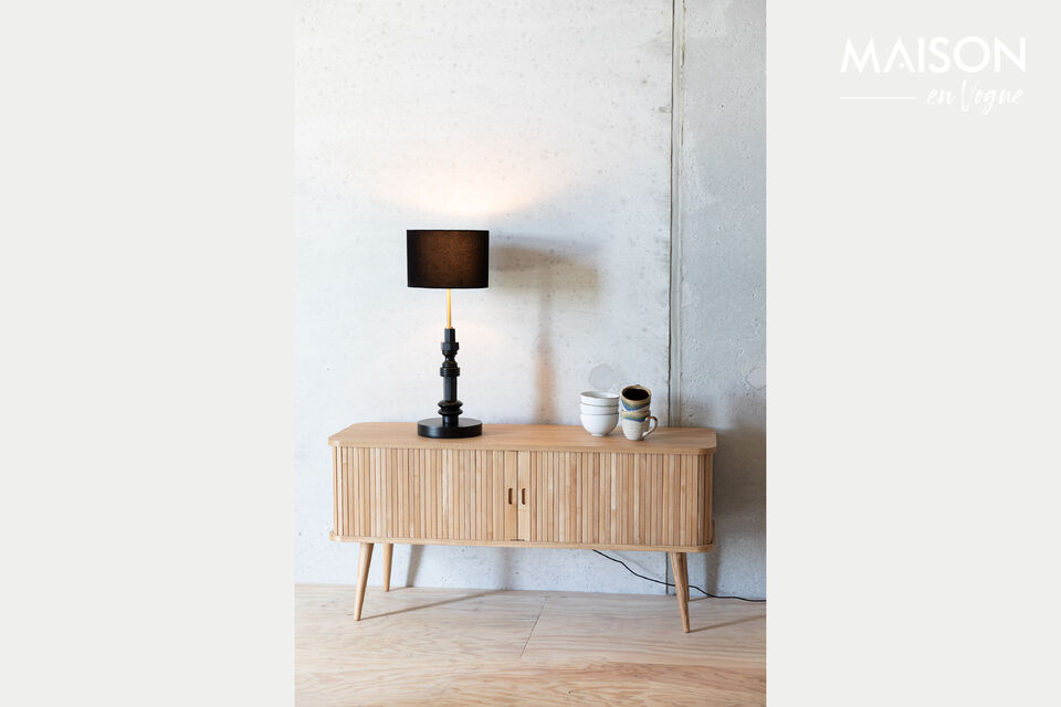 Luce ed eleganza con la lampada da tavolo Totem.