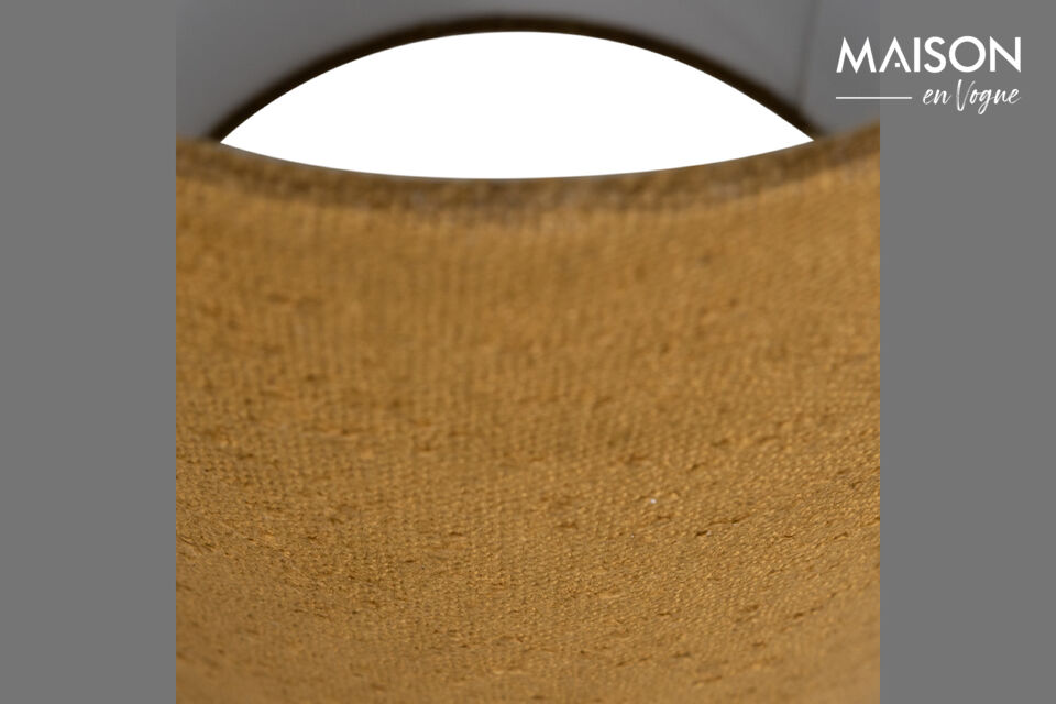 Grazie al suo design minimalista, la lampada da terra Loft può integrarsi in molti stili d\'arredo