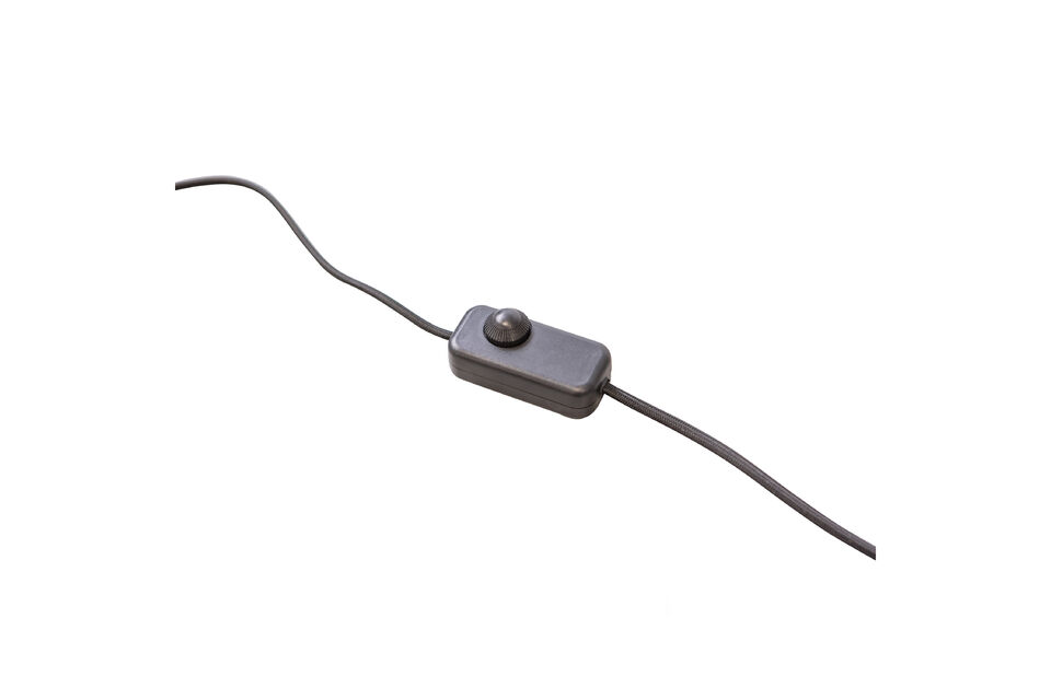 La lampada è realizzata in robusto metallo con rivestimento nero