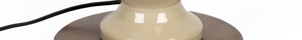 Mise en avant matière Lampadaire en céramique beige Brew