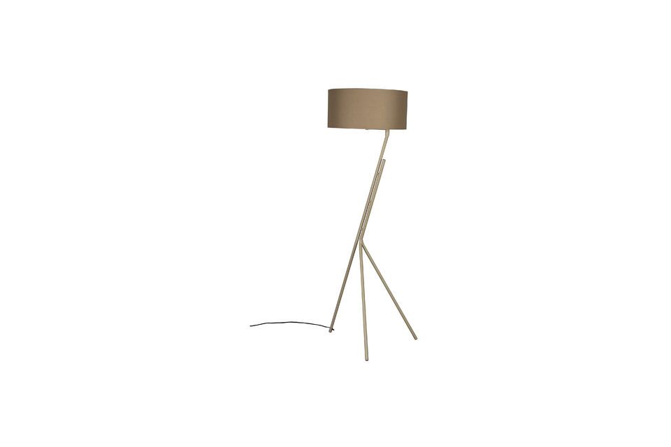 Cette silhouette aérienne évoque un esprit à la fois contemporain et intemporel