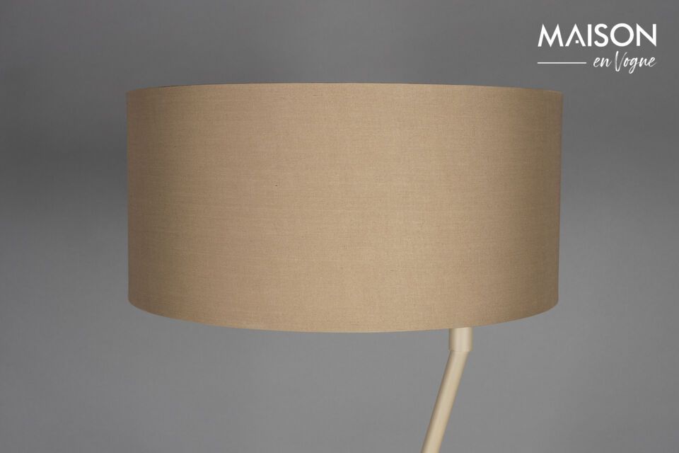 Plongez dans l\'atmosphère chaleureuse que dégage le lampadaire en fer beige Murphy