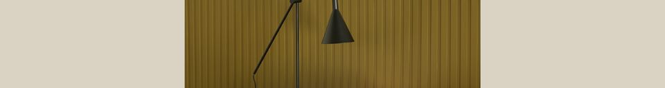 Mise en avant matière Lampadaire en métal noir Corde