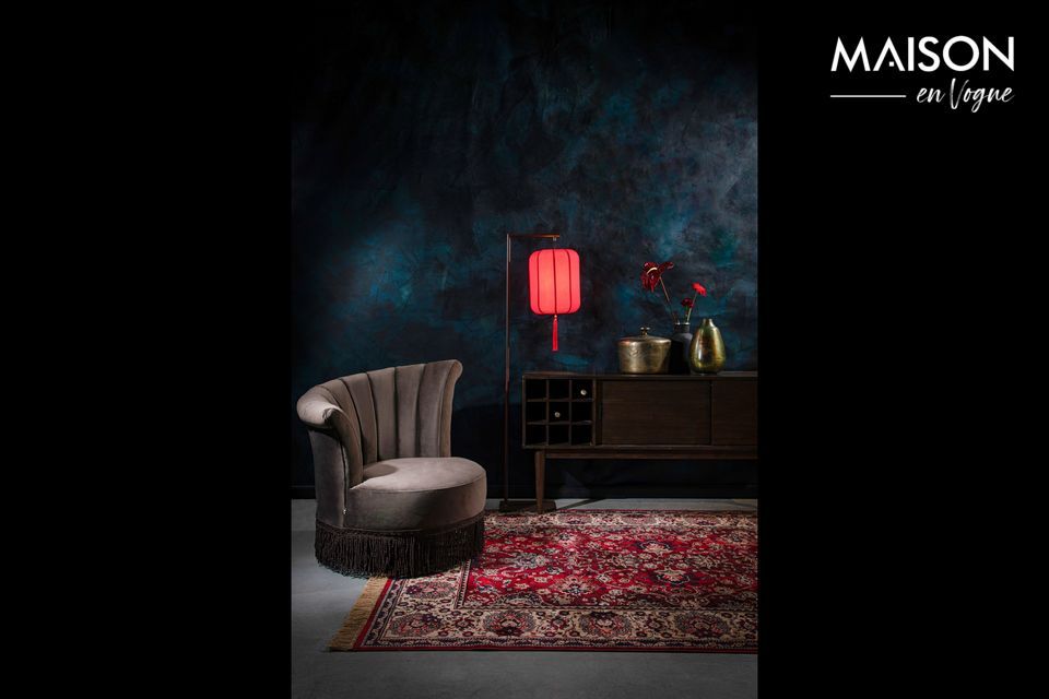 Inspiré de la tradition chinoise, ce lampadaire apporte à votre pièce une douce luminosité