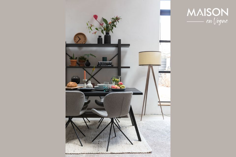 La délicatesse du cannage pour un lampadaire trépied