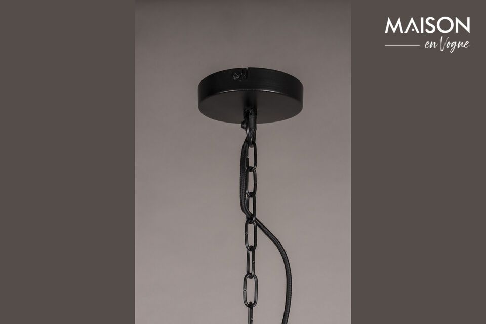 Su color negro añade un toque de sofisticación y modernidad