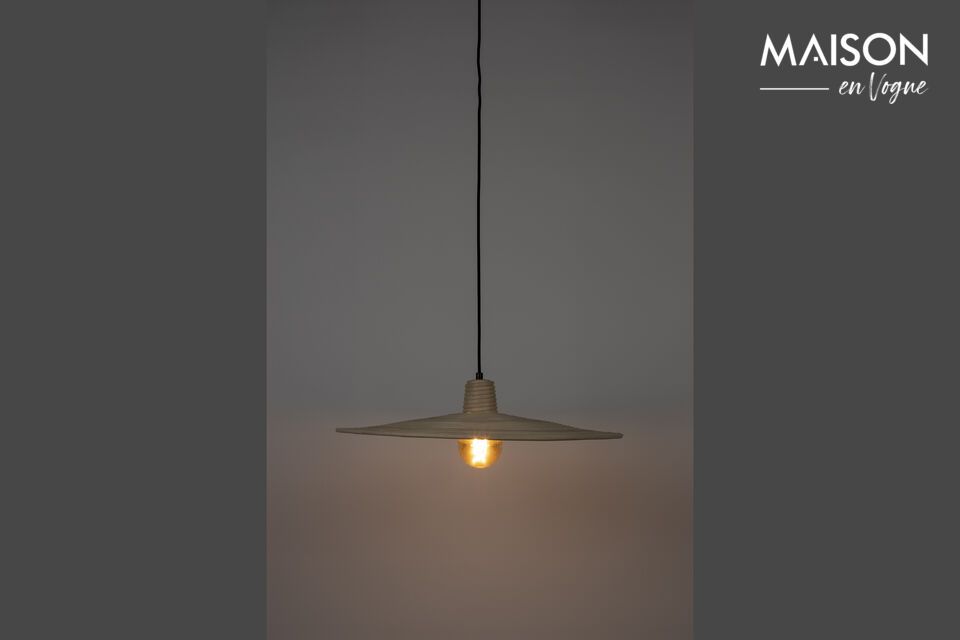 Un toque de ligereza y elegancia con ratán natural.