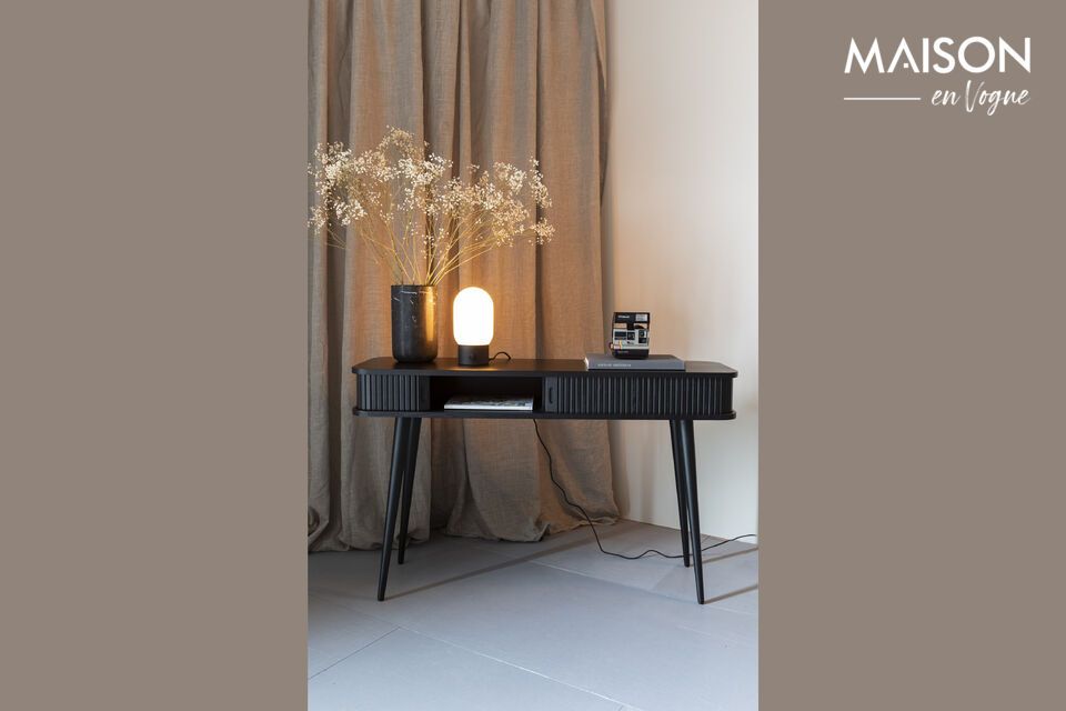 Descubre la elegancia funcional con la lámpara de mesa Urban Charger de cristal negro