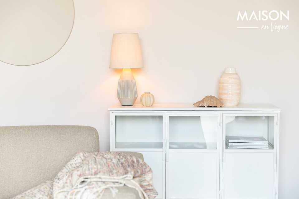 Añada un toque elegante y moderno con nuestra lámpara beige.