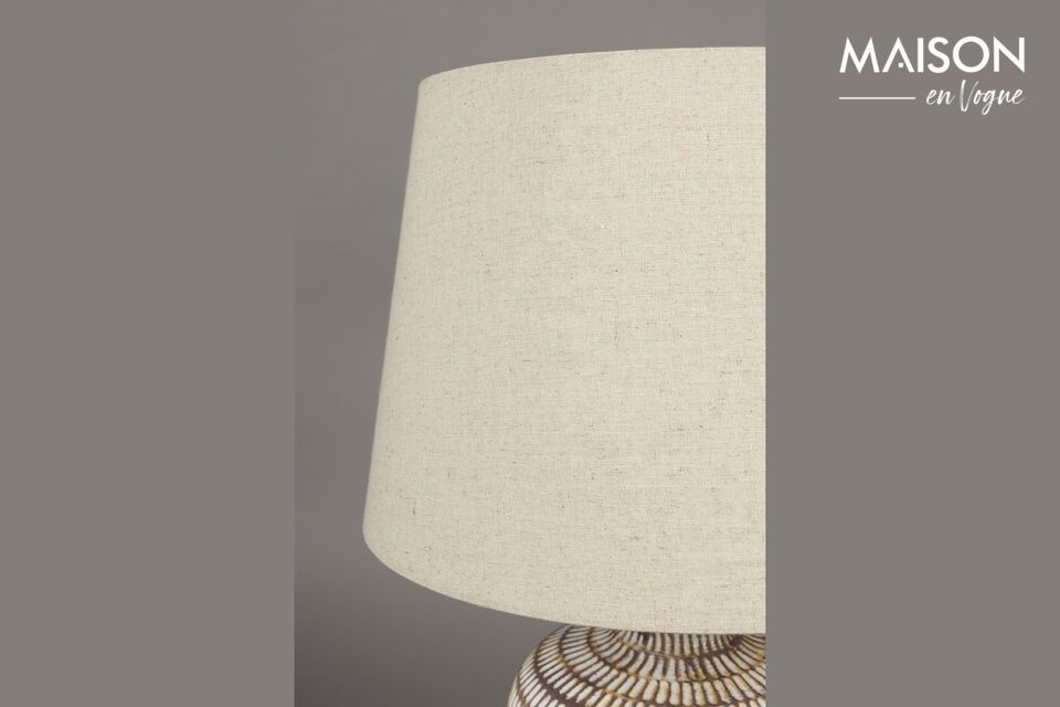 Elegancia atemporal para una iluminación refinada y funcional.