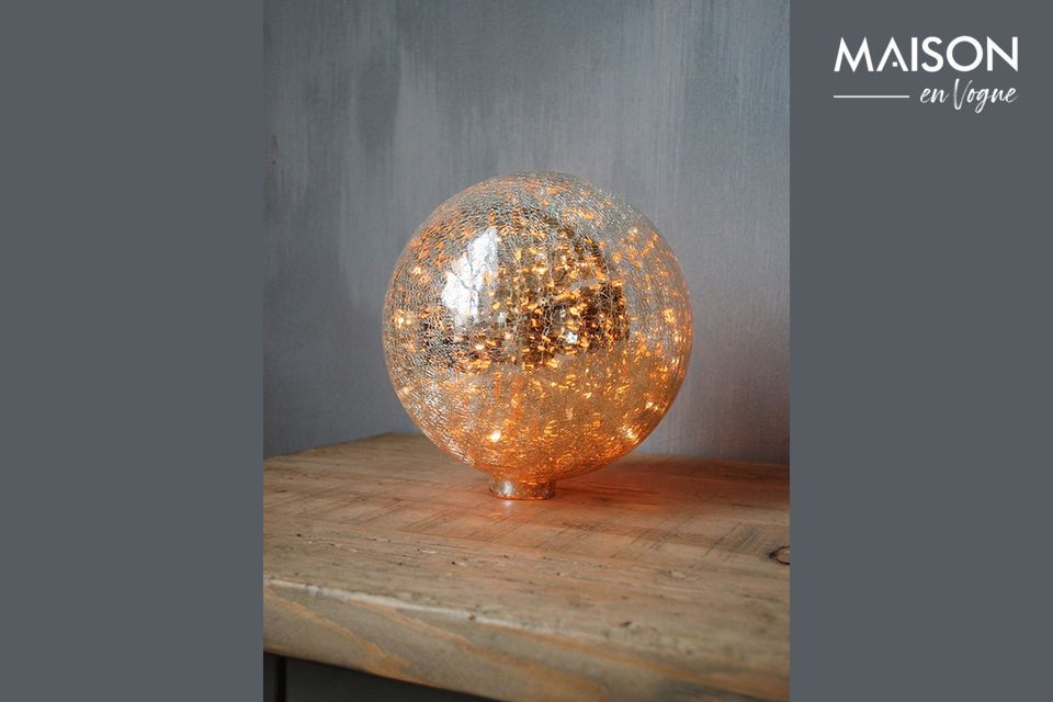 Lampe à poser 20 cm boule en verre mercurisé craquelé et guirlande Chehoma