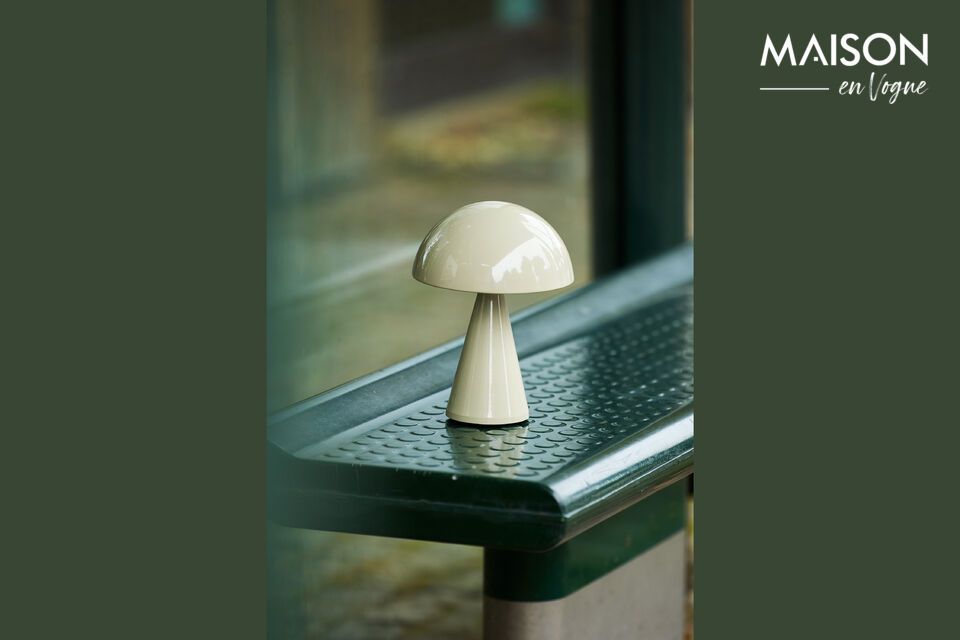 Élégance minimaliste, lumière chaleureuse et nomade.
