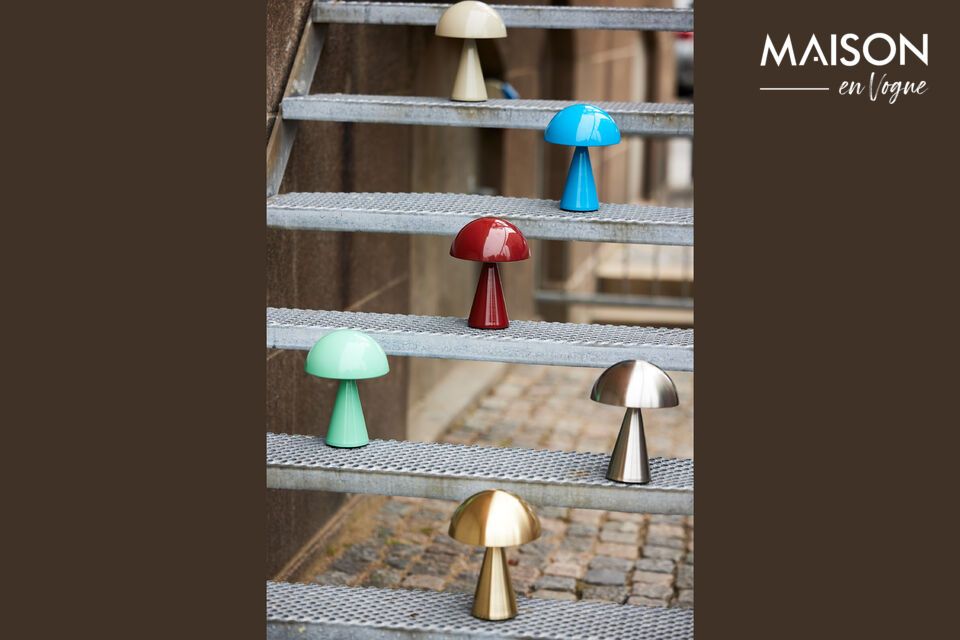 La lampe à poser en fer sable Mush se présente comme une pièce incontournable pour créer une