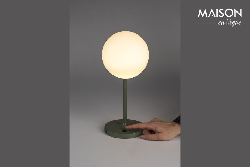 L\'élégante lampe de table Hub a été conçue pour embellir n\'importe quelle pièce